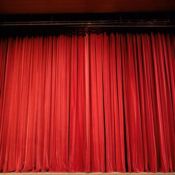 Jahrgang 6 darf einen „Tag im Theater“ erleben